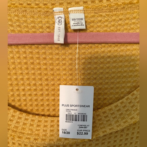 NEW TOP - Picture 2 of 6